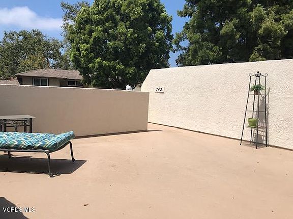 4th image of 742 Stuart Ln