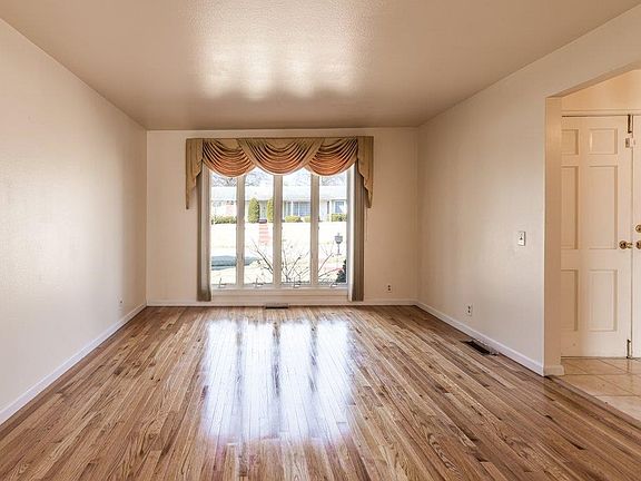 5th image of 4092 Fieldstone Dr