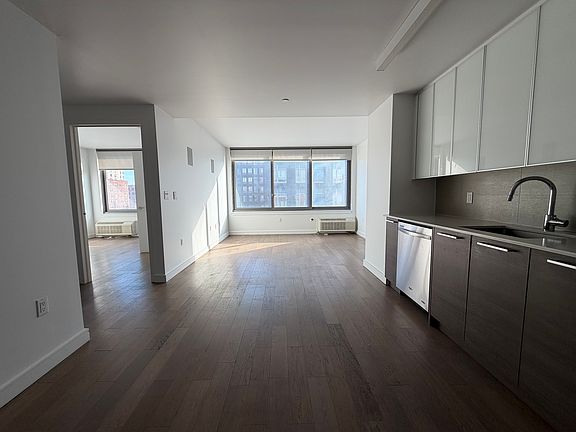 5th image of 152-11 89th Ave #406