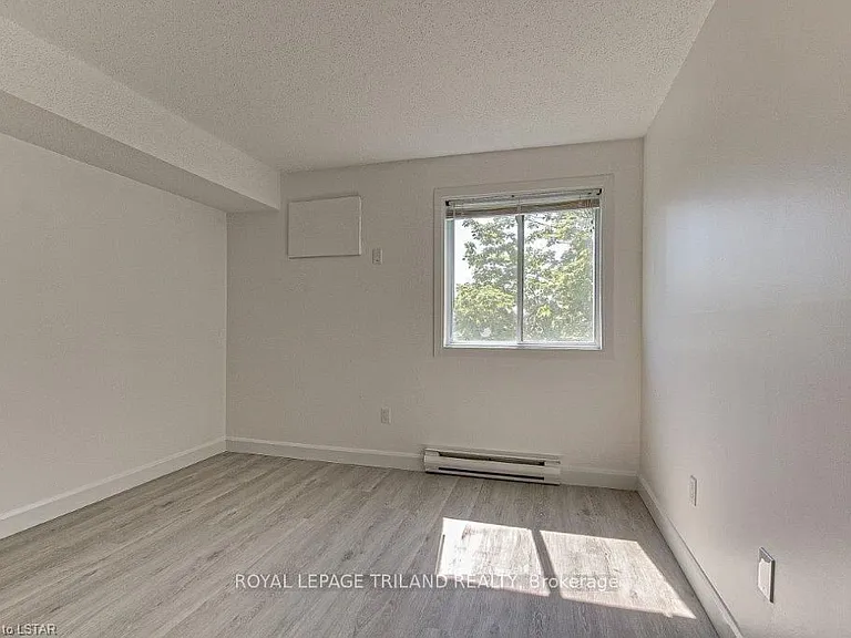 733 Deveron Cres #212 — Photo 13