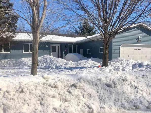 1463 Leonard St, Saint Peter, MN 56082