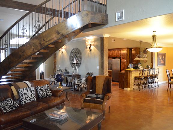 4th image of 563 Greenwood Ln