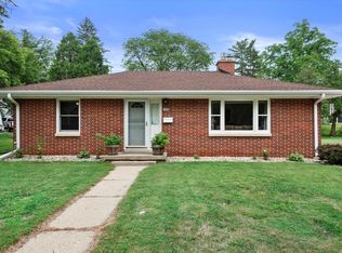 1020 E Laflin Ave, Waukesha, WI 53186