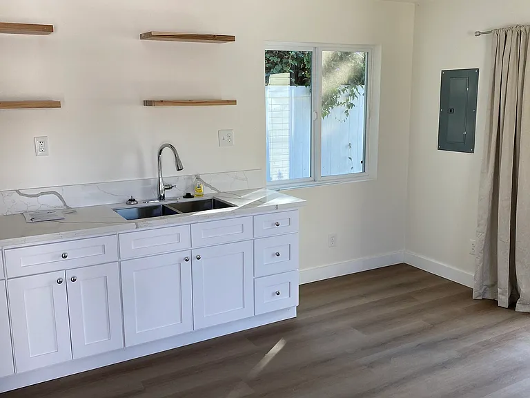 4429 Larchwood Pl — Photo 3