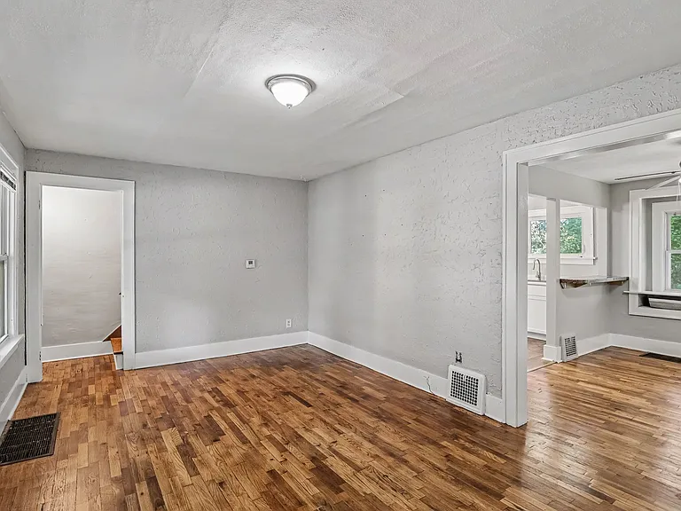 1210 W Barnes Ave — Photo 4