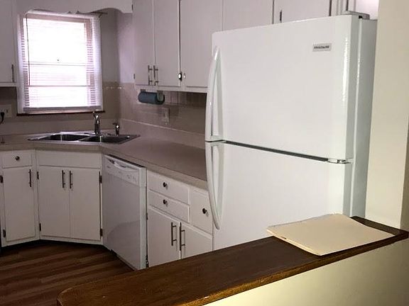 2nd image of 1838 Lilac Ln #3