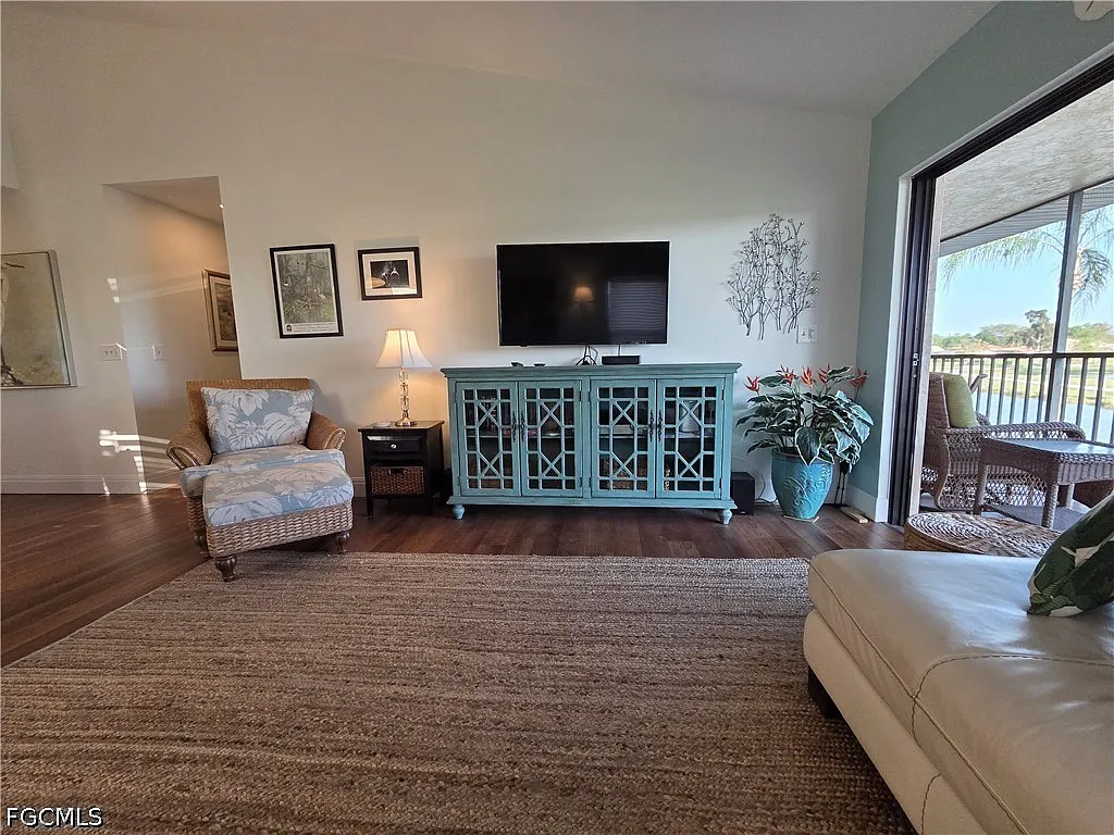 2 bed, 2.0 bath, 1174 sqft, $4,500 — Photo 1