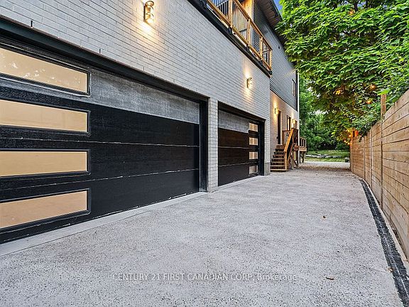 4th image of 858 William St