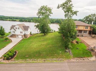 Riverstone Ii Loop, Bath springs, TN 38311