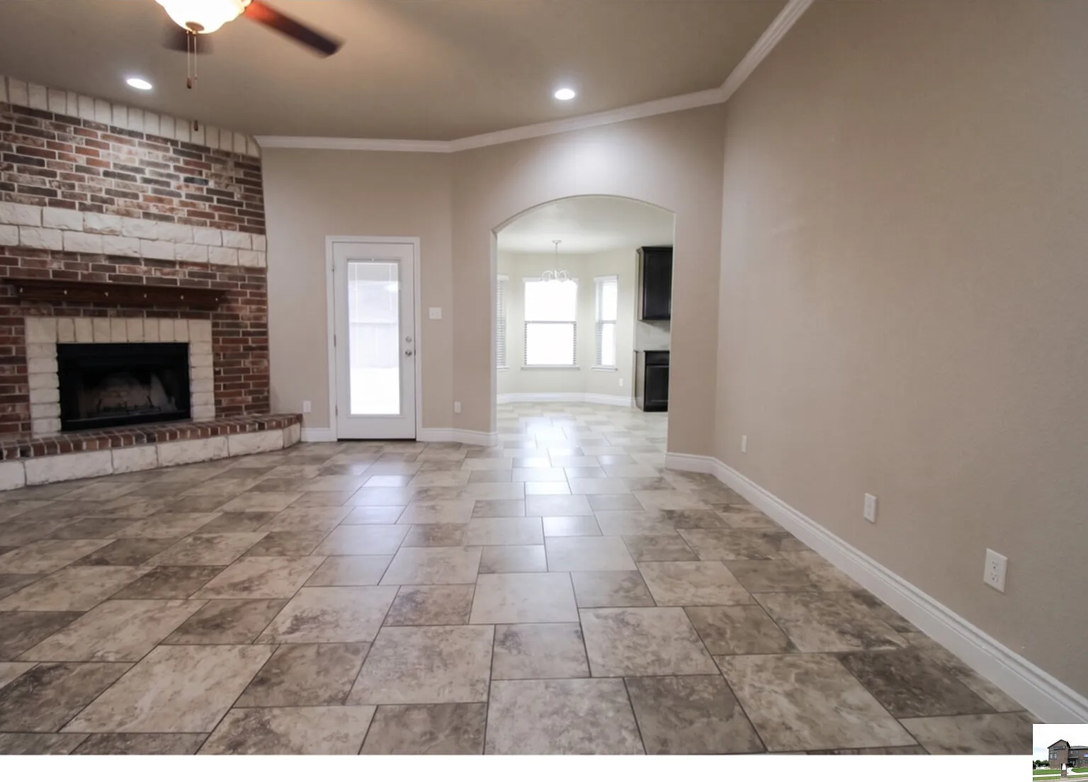 4 bed, 2.0 bath, 1972 sqft, $1,650 — Photo 2