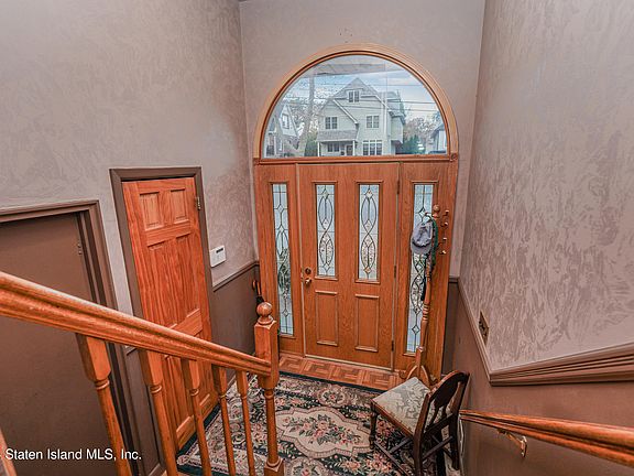 4th image of 110 Norden St