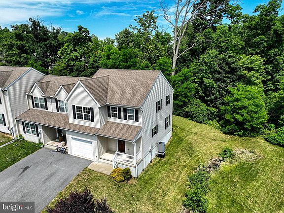 5th image of 271 Wildflower Dr