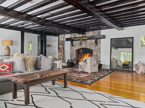 960 Hartford Pike, Scituate, RI 02857