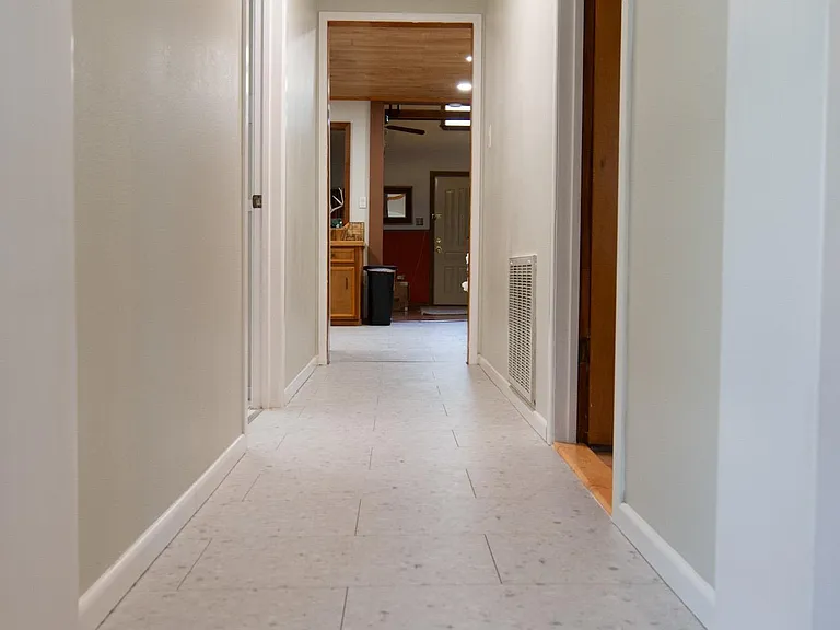 109 S Wigham St — Photo 20