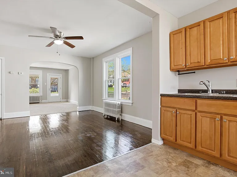 226 N Warren St — Photo 8