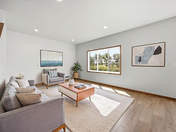 4th image of 967 61st Ave W