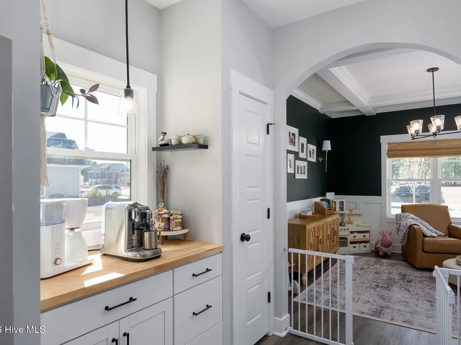 4 bed, 2.5 bath, 2830 sqft, $3,350 — Photo 4