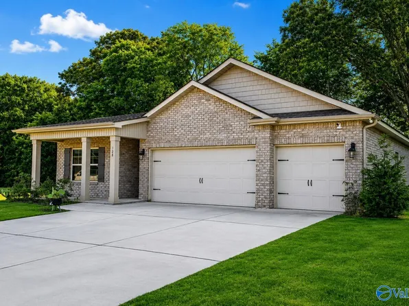 128 Canonbury Dr, New Market, AL 35761