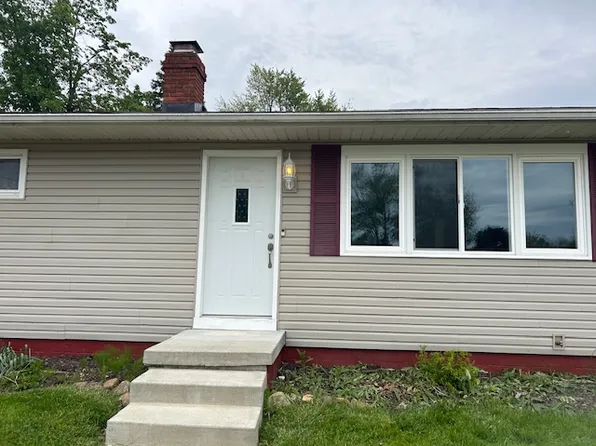 801 Howell St, Sheffield Lake, OH 44054