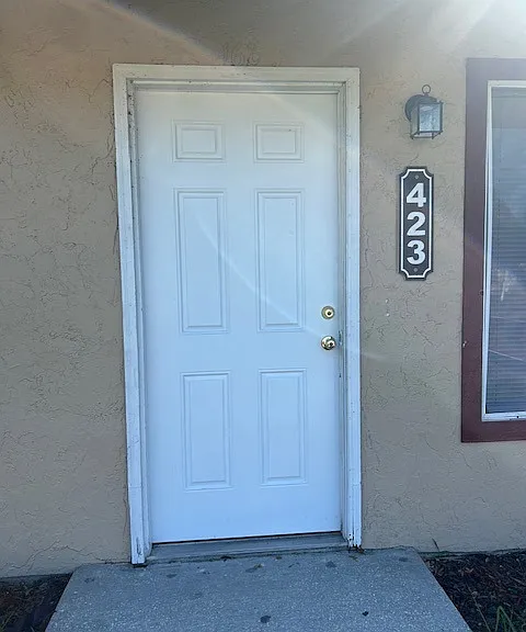 423 E Rosewood Ln — Photo 1