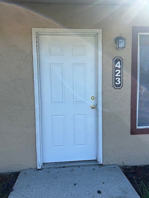 1st image of 423 E Rosewood Ln