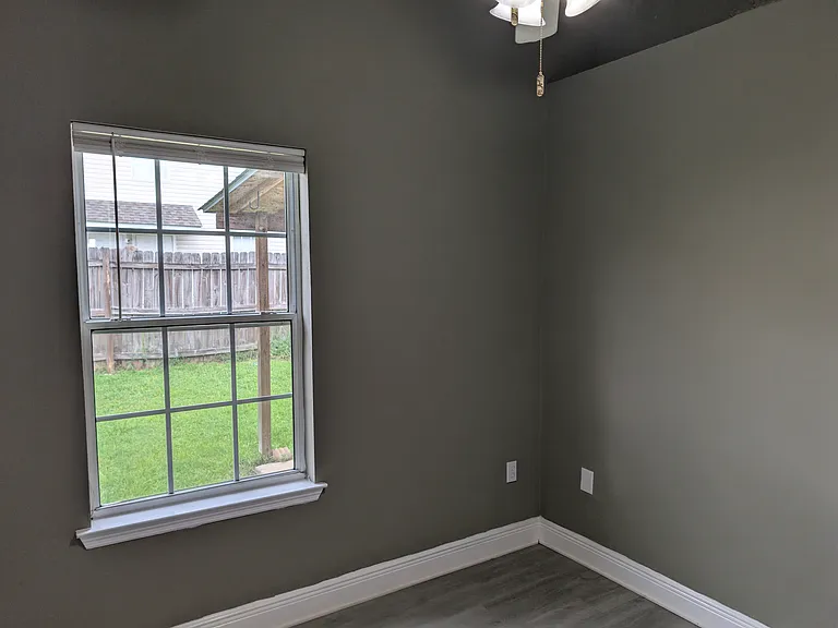 3327 Golden Rain Dr — Photo 24