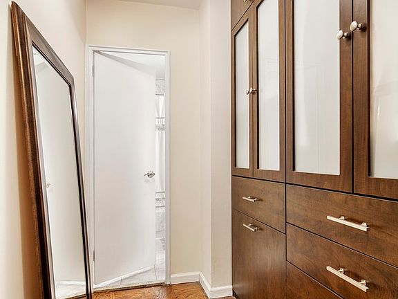 4th image of 165 W 66th St APT 5L