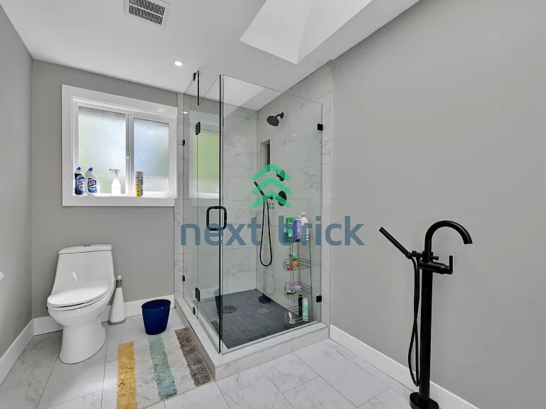 11810 NE 75th St — Photo 15