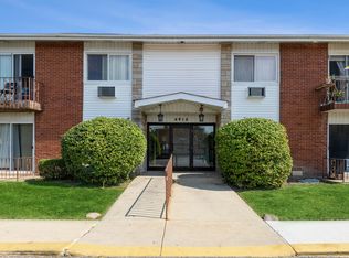 8912 Steven Dr APT 2F, Des Plaines, IL 60016