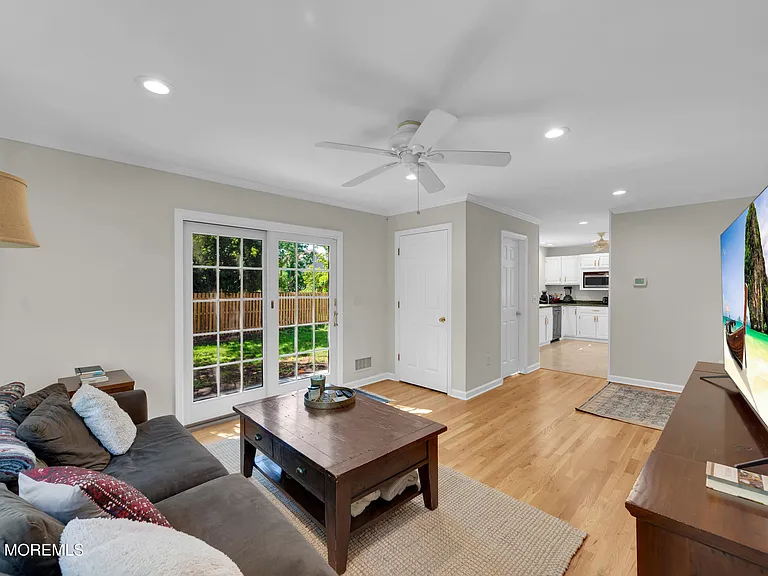 402 Morgan Pkwy — Photo 17