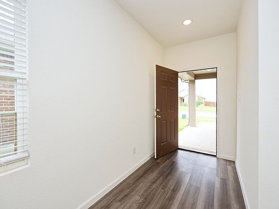 3rd image of 3001 Aspen Dr