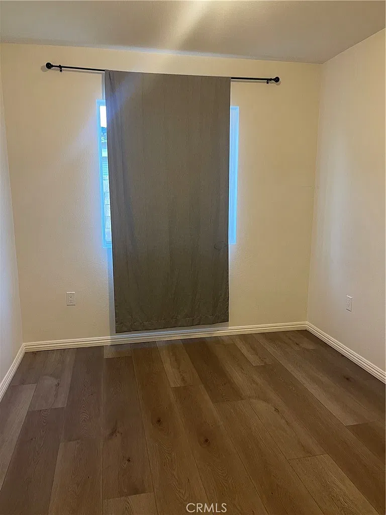 3 bed, 900 sqft, $3,200 — Photo 2