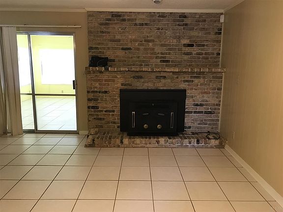 4th image of 6889 Fox Chase Cir
