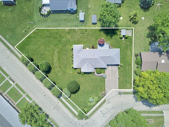 5th image of 1401 James Dr