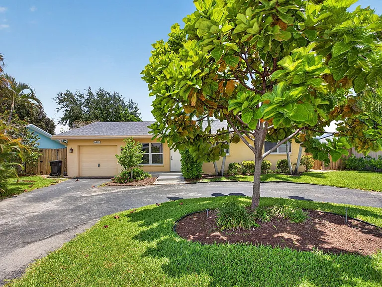 6410 NW 34th Ave — Photo 5