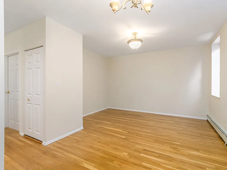 542 Henry St #1A — Photo 3