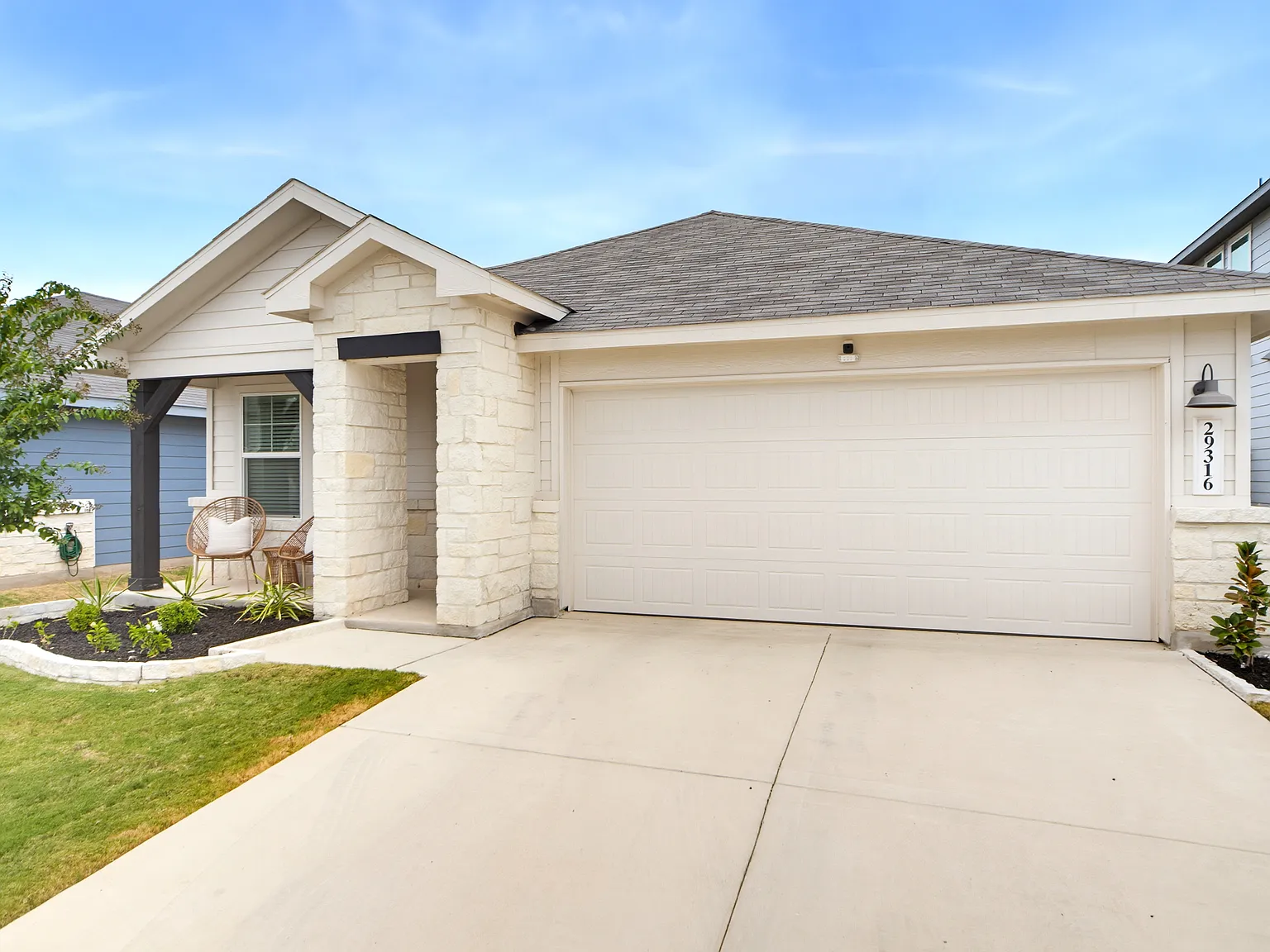3 bed, 1975 sqft, $2,599 — Photo 2