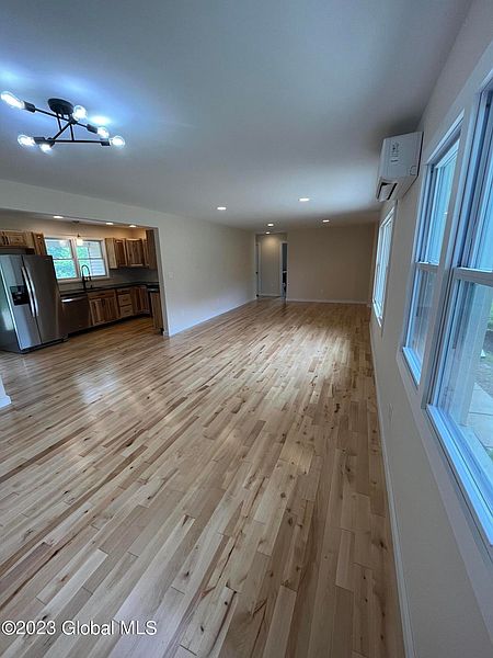 5th image of 586 Starr Road