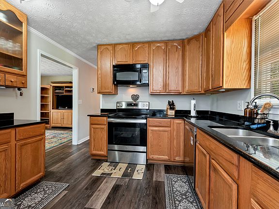 3rd image of 1847 Oak Ridge Ln