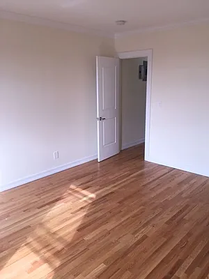 Rented by Roberto Guilbet, LREB | media 7