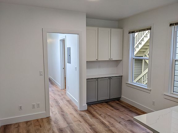 3rd image of 1031-1039 Scott St #1031B
