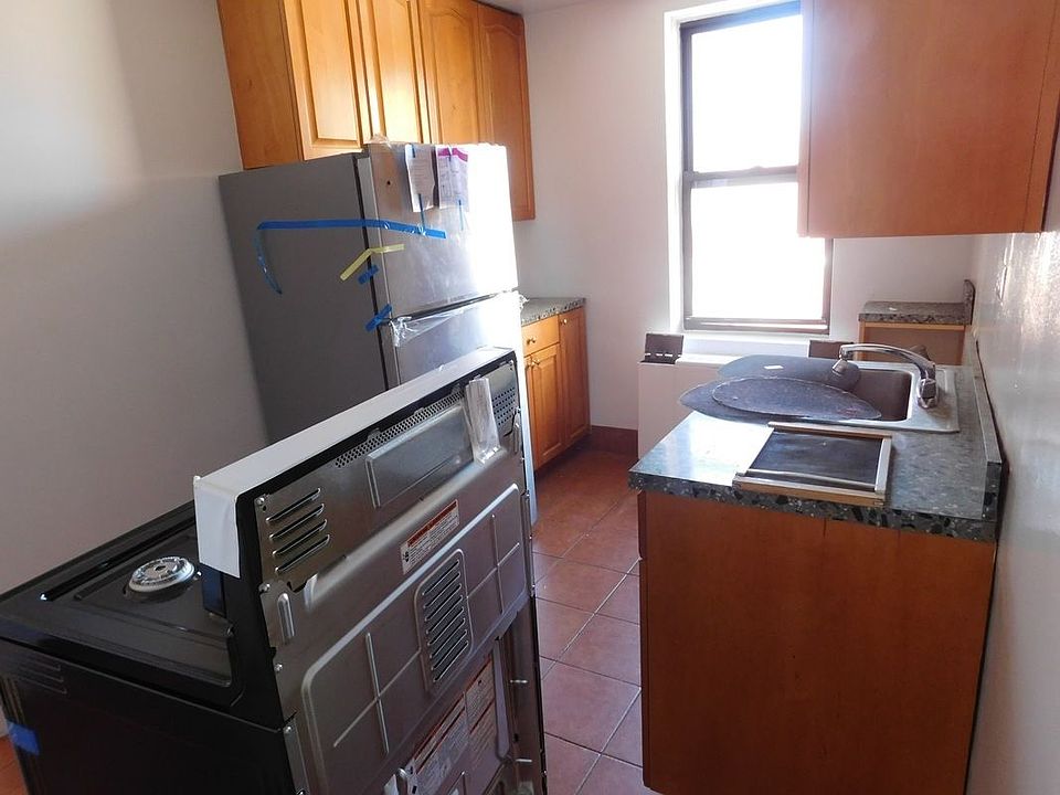 2nd image of 2335 Broadway APT 4M