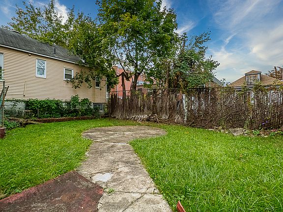 3rd image of 3235 Colden Ave