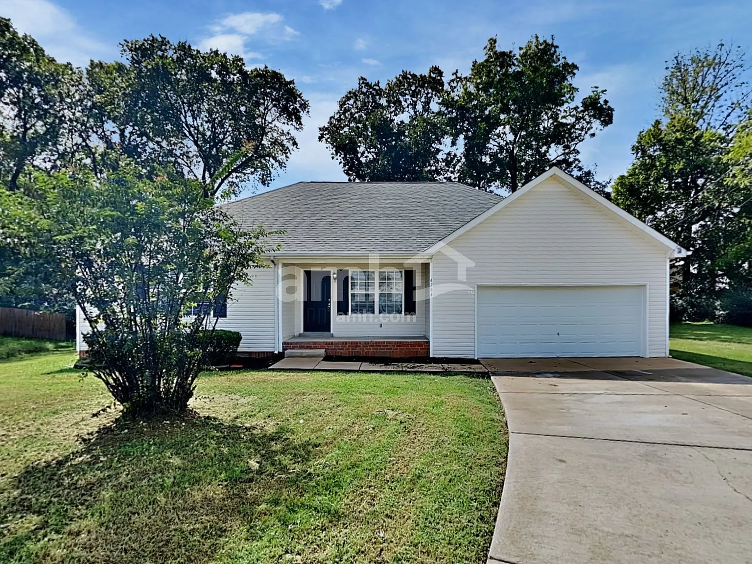 3 bed, 2.0 bath, 1316 sqft, $2,215 — Photo 1