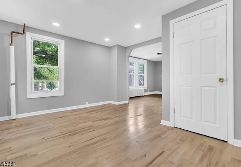 274 W Grand Ave #1 — Photo 1
