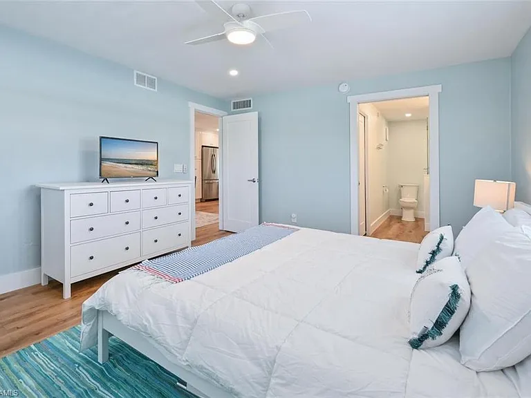 250 7th Ave S #301 — Photo 10
