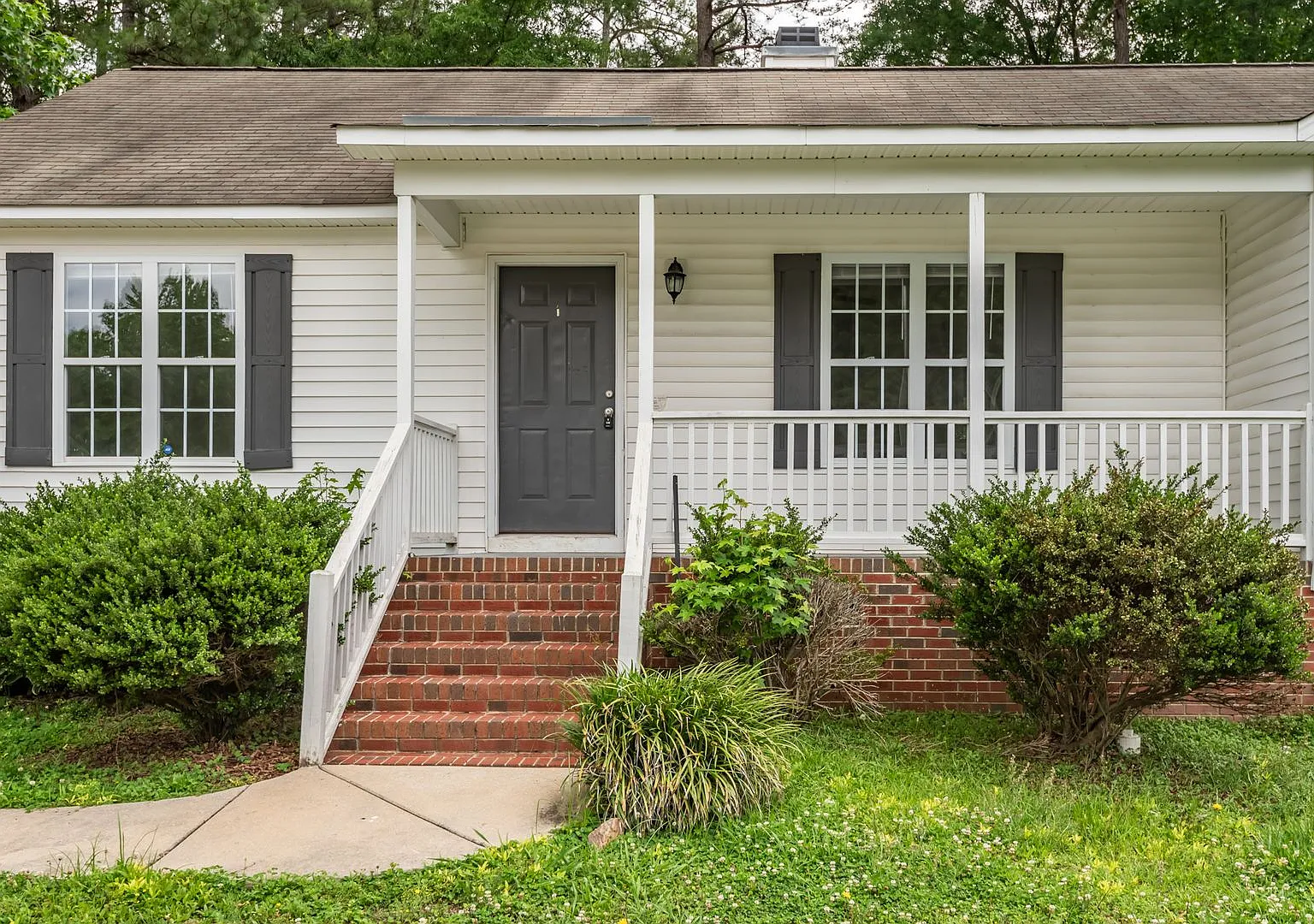 Single Family 3 bedroom plus a flex room- Available August 12th — Photo 2