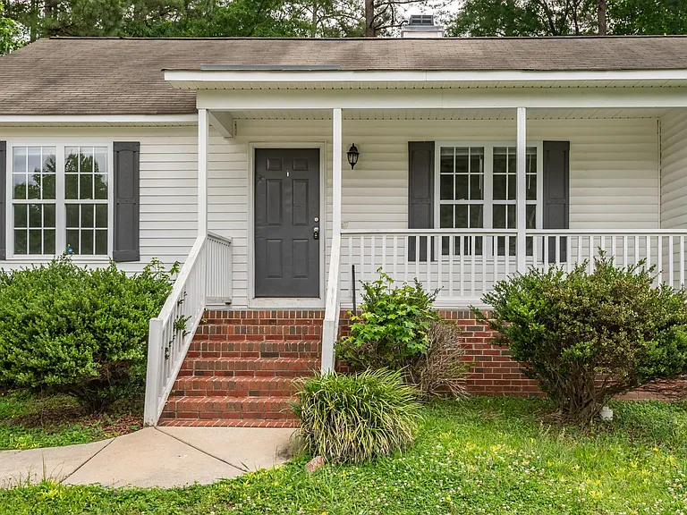 220 Wood Green Dr — Photo 2