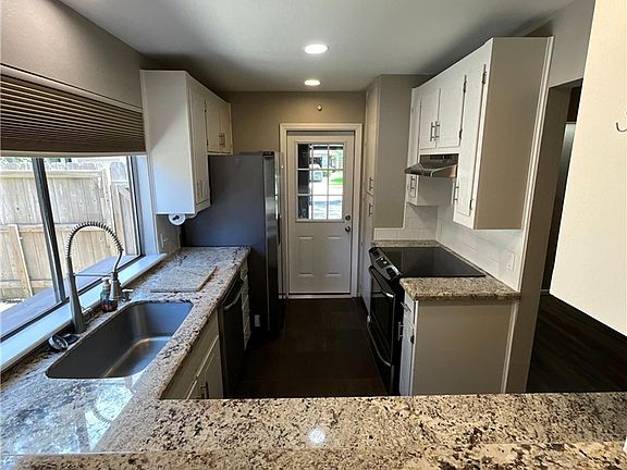 4th image of 519 Rattan Dr