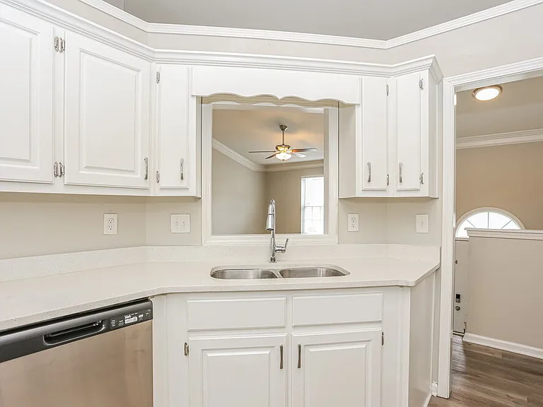 215 Ashland Manor Dr — Photo 10